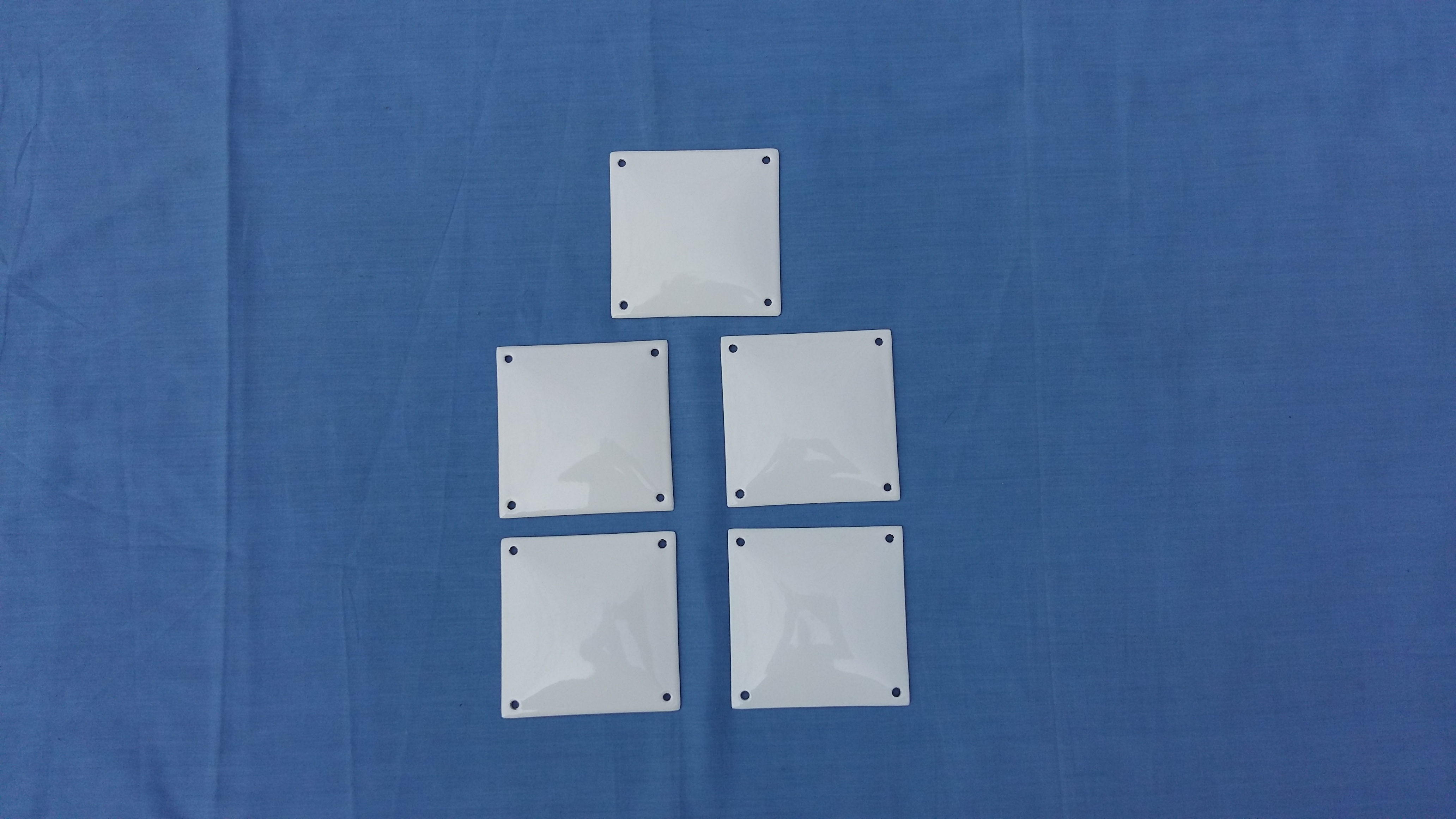 正方型标牌带孔2